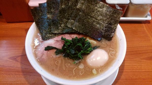「全部のせラーメン中盛硬め濃いめ」@横浜家系ラーメン つばさ家 立川店の写真