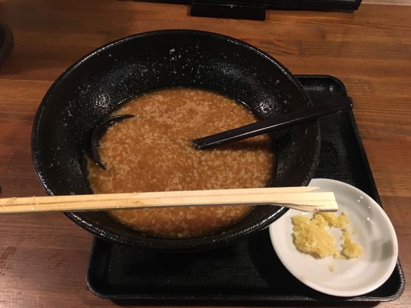 「和豚基本　野菜脂増しニンニク別盛り」@麺賊喜三郎の写真