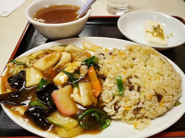 「五目うまに炒飯」@横浜飯店の写真