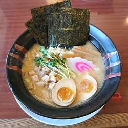 雷豚特製ラーメン(968円)