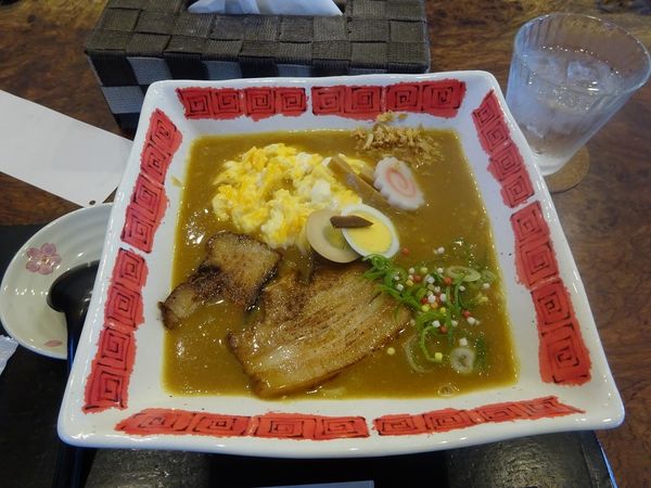 「味噌カレー拉麺（焼豚とスクランブルエッグ）」@玉響 東浦店の写真