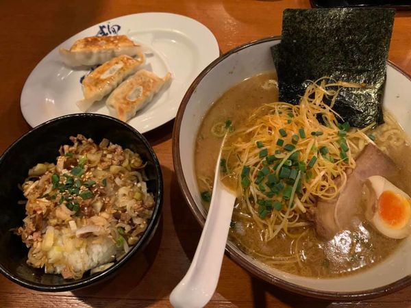 「ネギラーメン＋ネギチャーシュー丼＋餃子」@横濱家 座間店の写真