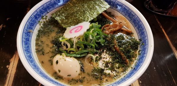 「とんこつ醤油煮干しらーめん+特製+のり増し」@とんこつらーめん 頑々坊子の写真