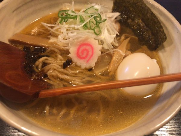 「中華そば塩味・海老風味750円＋煮玉子130円。」@中華そば 花菱の写真