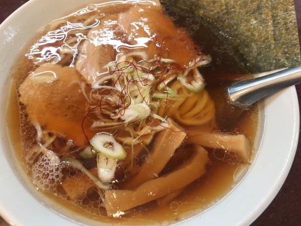 「醤油らーめん＋チャーシュー1枚ラーパス」@手打らーめん まるちの写真