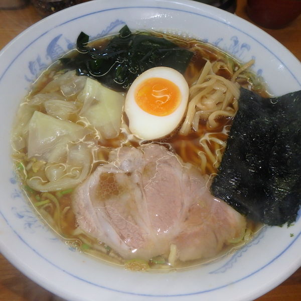 「しょうゆらーめん(730円)、ワンタン(50円)、半ライス」@太公望の写真