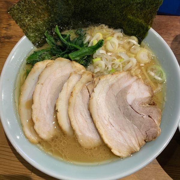 「チャーシュー麺1160円＋小ライス150円。」@鶴一家の写真