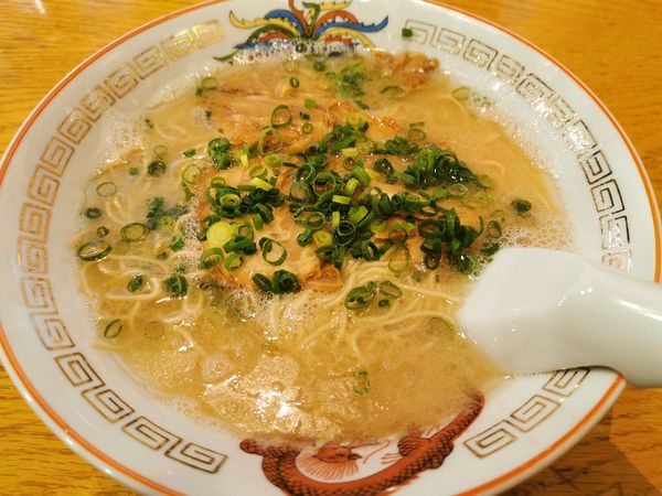 「ラーメン＋小ライス」@博多ラーメン でぶちゃん 高田馬場本店の写真