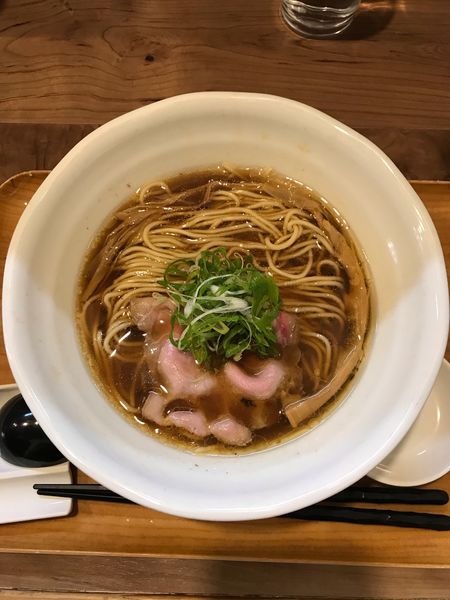 「醤油と貝のラーメン 800円」@ラーメン 健やかの写真