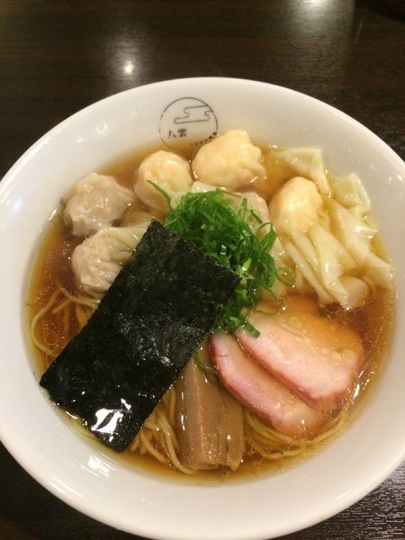 「特製ワンタン麺(黒だし)1100円」@八雲の写真