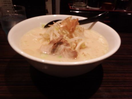 「特製豚骨ラーメン」@中華食堂 駒沢大学店の写真