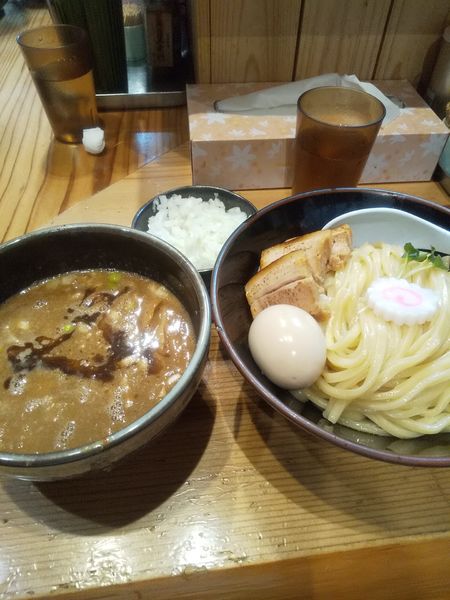 「特製つけ麺 大  タマネギ」@銀座 朧月の写真