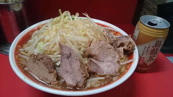 「麺増し・大・カタカタ・烏龍茶(ヤサイカラメ)￥８５０」@ラーメン二郎 上野毛店の写真