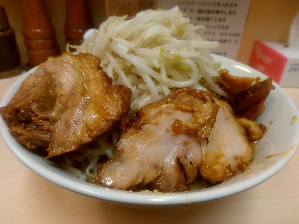 「ラーメン(並盛・300g・普通でコール)800円」@自家製ラーメン 大者の写真