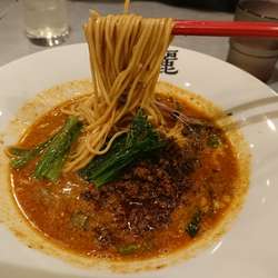 汁あり担担麺(ﾉｰﾏﾙ)870円＋レモンサワー