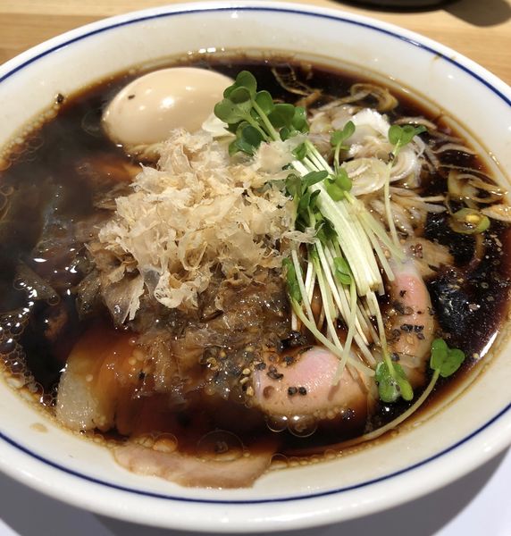 「醤油らーめん」@らーめん鱗 難波店の写真