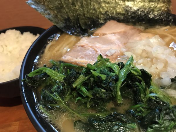 「豚骨醤油 720円 のり 100円 玉子 (無料)」@横浜家系らーめん 極楽家の写真