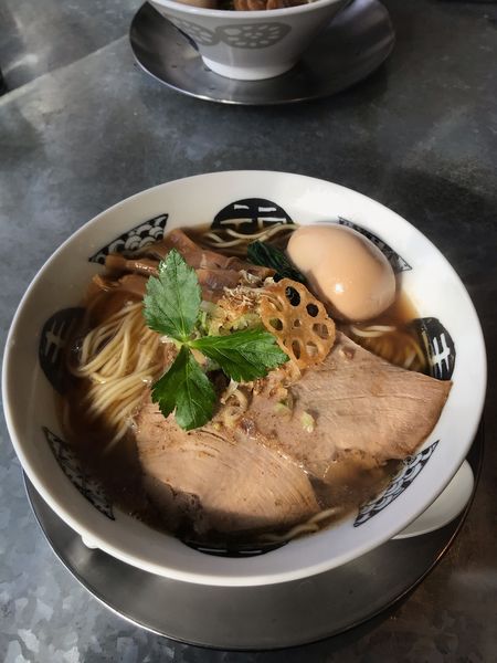 「燻し鯛兜とカマスの中華そば」@煮干結社 情熱ビリーの写真