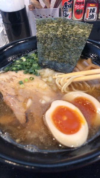 「味玉入り煮干し中華そば830円」@にぼ吉の写真