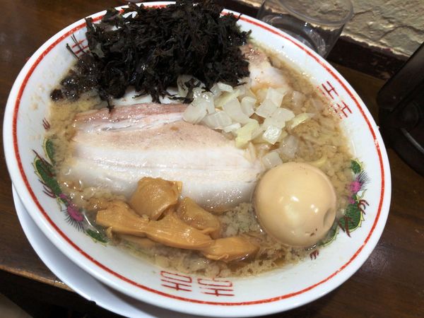 「背脂中華黒のり＋味玉」@新潟発祥 なおじ 御茶ノ水店の写真