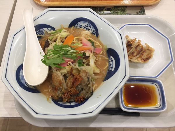 「【季節限定】みそ味スープ かきちゃんぽん+餃子3個」@長崎ちゃんぽん リンガーハット イオンモール浦和美園店の写真