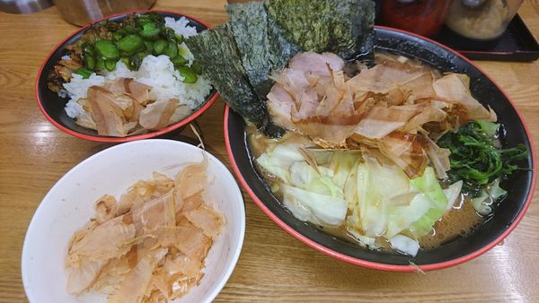 「ラーメン＋キャベツ＋花カツオ」@麺家 紫極の写真