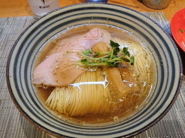 「山椒の塩そば800円＋ワンタン皿500円＋樽ハイ」@柴崎亭の写真