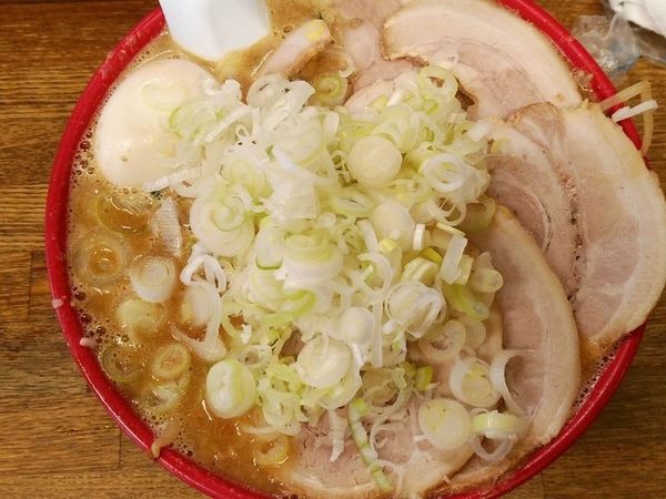 「みそチャーシューめん ＋味付玉子（薬味ネギ多め）」@らーめん弁慶 門前仲町店の写真