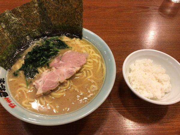 「ラーメン大と小ライス」@横浜らーめん 田村家 足利店の写真
