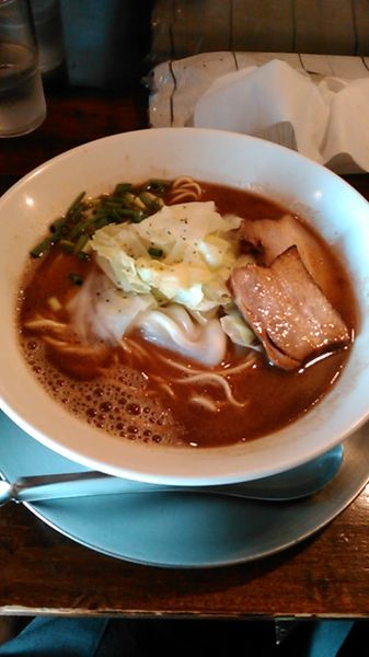 「黒まー油らー麺　炙り替え玉」@らー麺屋台 骨のzuiの写真
