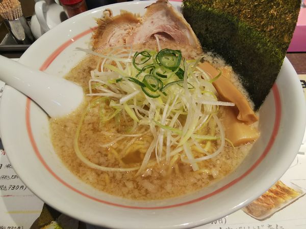 「魚介しょうゆラーメン　鰯Ｗ　（大盛り：サービス券）」@俺らラーメン ちょもらんまの写真