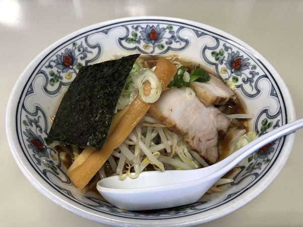 「豚骨醤油ラーメン　￥７００」@麺房マービンの写真