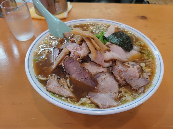 「チャーシュー麺+半餃子」@ラーメン やひこの写真