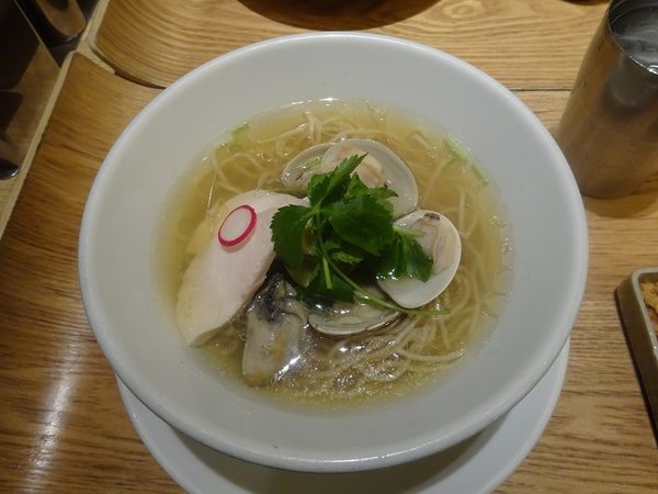 「蛤と牡蠣　汐Soba」@銀座 篝 ルクア大阪店の写真