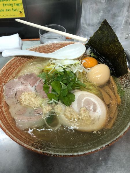 「生ズワイ蟹&ホッキ貝出汁塩ラーメン＋生姜ワンタン」@覆麺 智の写真