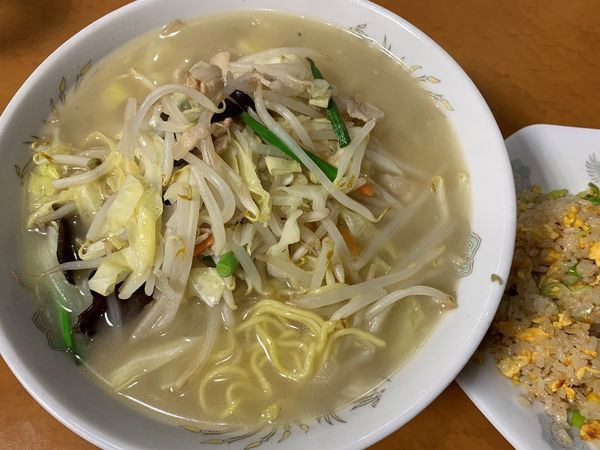 「湯麺と半炒飯」@中国菜館 吉祥苑の写真