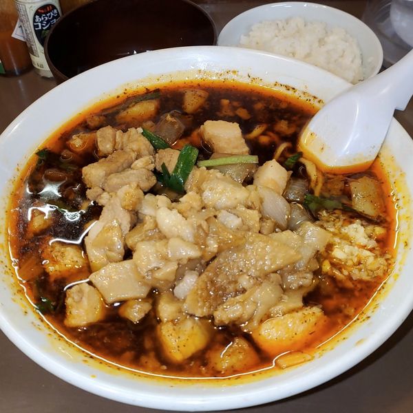 「辛いスタ満ソバショウガ背脂小ライス生卵」@元祖スタミナ満点らーめん すず鬼の写真