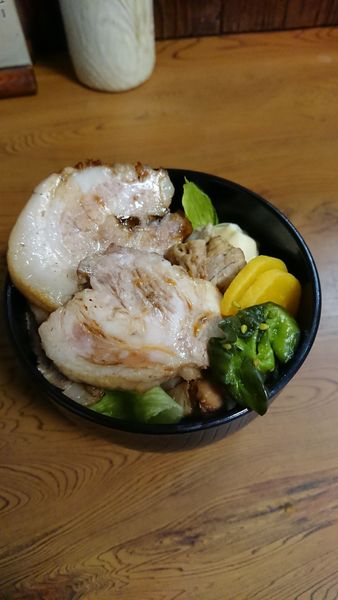 「チャーシュー丼(ランチ時200円)」@らーめん車屋の写真