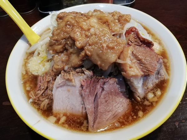 「ラーメン中」@ラーメン イエロー 新宿御苑前店の写真