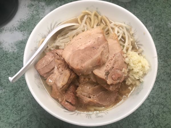 「ぶた入りラーメン　ニンニク多め」@ラーメン二郎 新宿小滝橋通り店の写真