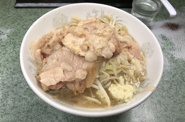 「小ラーメン ニンニク+背あぶら固まり」@ラーメン二郎 新宿小滝橋通り店の写真
