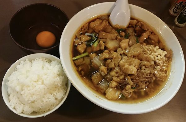 「スタ満ソバ(ニンニク背脂)＋生卵＋ライス」@元祖スタミナ満点らーめん すず鬼の写真