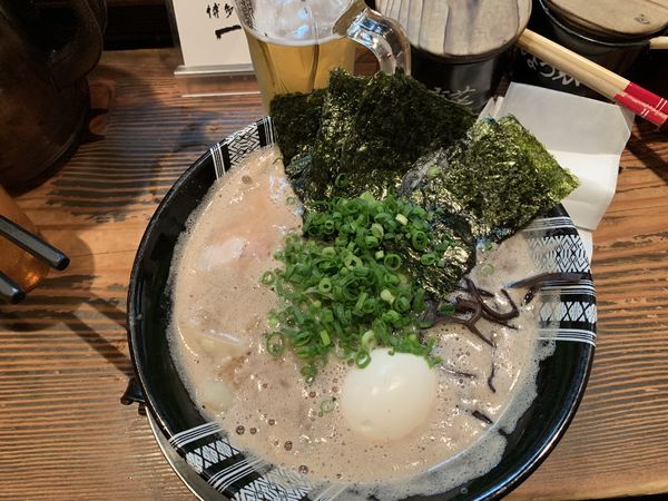 「特製ラーメン+替え玉 (1050円+100円)」@博多一双 博多駅東本店の写真
