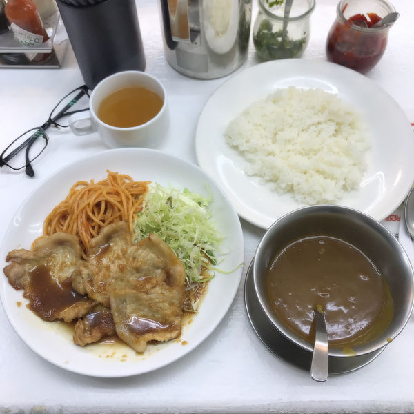 「カレー付きしょうが焼き」@ボーイズカレーの写真