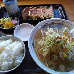 餃子セット (しおラーメン) 780円