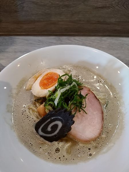 「コイニボラーメン」@ニボシラァメン コハクの写真