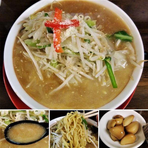 「竹ちゃんカレータンメン＋ニンニク醤油漬＝1060円」@竹ちゃんタンメンの写真