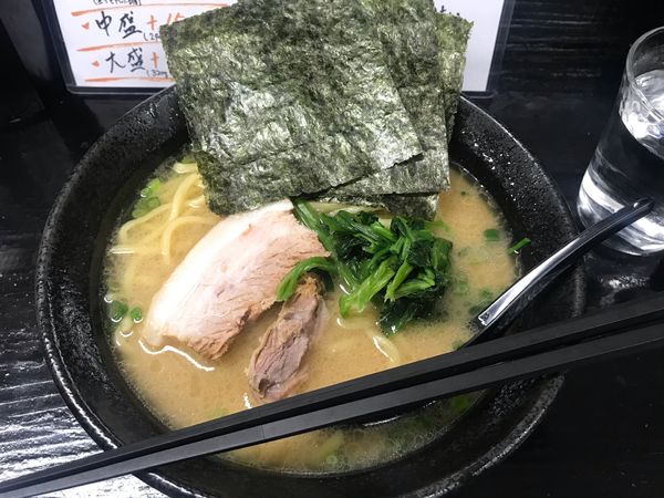 「ラーメン 並【700円】」@横浜家系ラーメン 寛ぎ家の写真