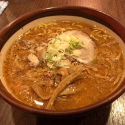すみれ風味噌ラーメン
