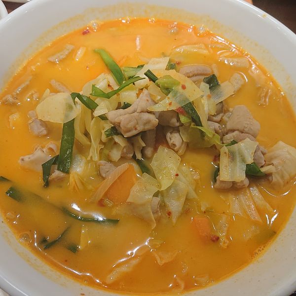 「モツ野菜ラーメン半チャーハンセット870円他」@日高屋 大船仲通り店の写真